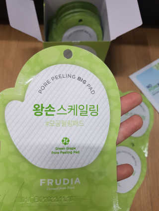 [후르디아] 청포도 매끈약산성 필링 패드_50매 세트 — 4점을 준 리뷰어가 2020년 4월 올린 사용 사진
