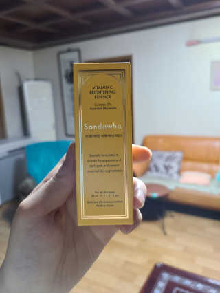 [스킨큐어] 산다화 비타민C 화이트닝 에센스 30ml — 3점을 준 리뷰어가 2020년 4월 올린 사용 사진
