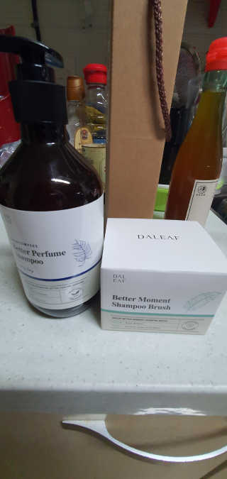 달리프 베러 퍼퓸 샴푸 1000ml 레이니데이 or 일랑로즈 — 5점을 준 리뷰어가 2020년 4월 올린 사용 사진