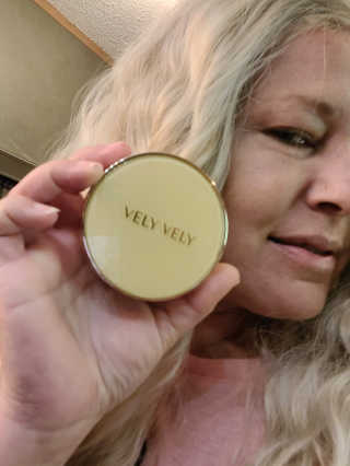 VELY VELY 아우라 허니 글로우 쿠션 — 5점을 준 리뷰어가 2020년 4월 올린 사용 사진