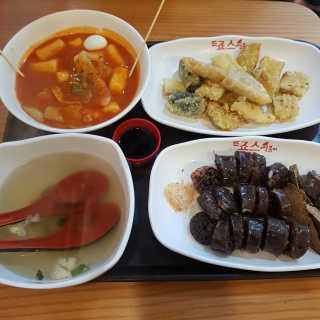 죠스떡볶이 [죠스푸드] 짜빠떡볶이+떡또그+범벅만두 신메뉴 3종 — 3.5점을 준 리뷰어가 2020년 4월 올린 사용 사진