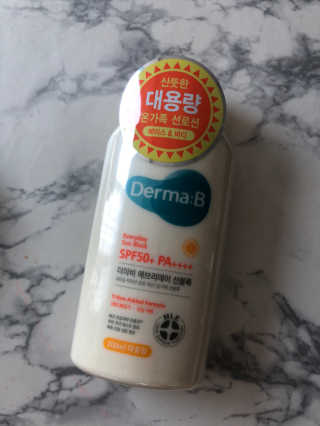 더마비 에브리데이 선블록 SPF50+PA++++ — 5점을 준 리뷰어가 2020년 4월 올린 사용 사진