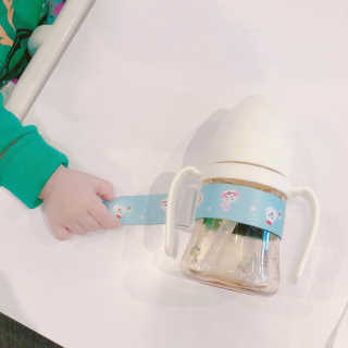 유비맘 젖병 빨대컵 다용도 홀더 1+1 _ 컬러 랜덤 발송 — 5점을 준 리뷰어가 2020년 11월 올린 사용 사진