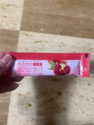 헬스업_쁘띠쁘띠석류콜라겐젤리_20g x 14포 — 4.5점을 준 리뷰어가 2020년 11월 올린 사용 사진