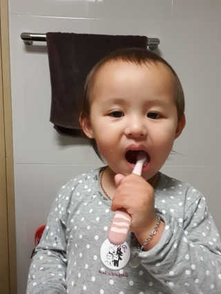 메디덴코 투투스 키즈 어린이 치약 — 4점을 준 리뷰어가 2020년 5월 올린 사용 사진