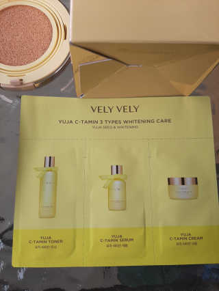 VELY VELY 아우라 허니 글로우 쿠션 — 5점을 준 리뷰어가 2020년 4월 올린 사용 사진