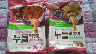 [풀무원] 달콤고추장크림, 양송이버섯크림 누들떡볶이 — 5점을 준 리뷰어가 2020년 5월 올린 사용 사진