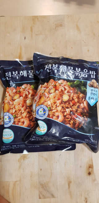 바다는다웰빙이다 전복해물볶음밥/전복김치볶음밥 250g-4봉지 — 4점을 준 리뷰어가 2020년 11월 올린 사용 사진