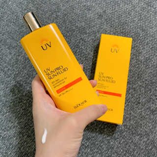 네이처컬렉션 이자녹스 UV 선 프로 365 익스트림 선 플루이드 100ml — 5점을 준 리뷰어가 2020년 5월 올린 사용 사진