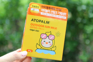 아토팜 야외놀이 선밀크 SPF50+ PA+++ — 5점을 준 리뷰어가 2020년 5월 올린 사용 사진
