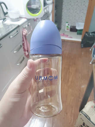 유비맘 PPSU 젖병 노꼭지_260ml_컬러 랜덤 발송 — 5점을 준 리뷰어가 2020년 10월 올린 사용 사진