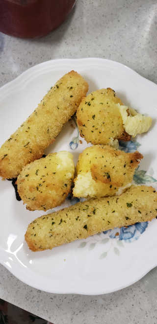 가치식탁 리얼치즈스틱, 리얼크림치즈볼 — 5점을 준 리뷰어가 2020년 9월 올린 사용 사진