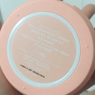 [블랙루즈] 피치 커버 벨벳 쿠션 2종 중 택1 — 5점을 준 리뷰어가 2020년 8월 올린 사용 사진