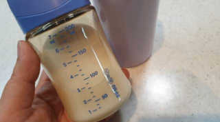 유비맘 PPSU 젖병 노꼭지_200ml_컬러 랜덤 발송 — 4점을 준 리뷰어가 2020년 4월 올린 사용 사진