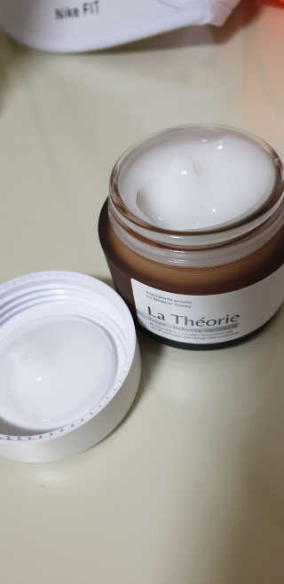 La Theorie Hydrating Ingredients | 하이드레이팅 인그레이디언츠 — 5점을 준 리뷰어가 2020년 5월 올린 사용 사진