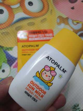 아토팜 야외놀이 선밀크 SPF50+ PA+++ — 5점을 준 리뷰어가 2020년 5월 올린 사용 사진