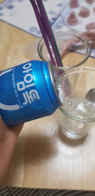 일화 아임톡 탄산수 355ml X 24캔 — 4.5점을 준 리뷰어가 2020년 4월 올린 사용 사진