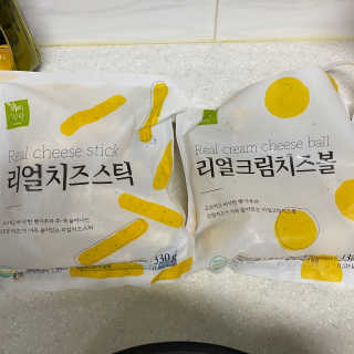 가치식탁 리얼치즈스틱, 리얼크림치즈볼 — 4점을 준 리뷰어가 2020년 9월 올린 사용 사진
