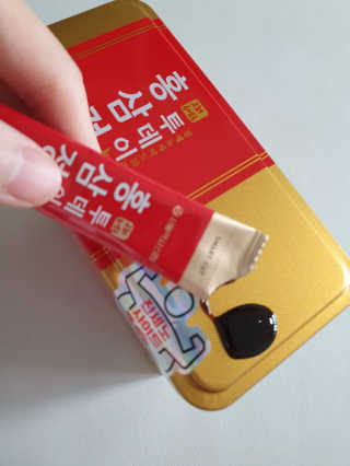 서울약사신협_투데이홍삼정_틴케이스_10g x 30포 — 5점을 준 리뷰어가 2020년 7월 올린 사용 사진