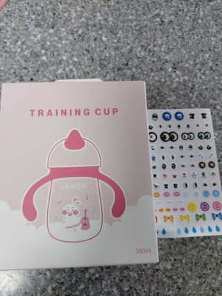 유비맘 트라이탄 코니빨대컵_컬러 랜덤 발송 — 4.5점을 준 리뷰어가 2020년 9월 올린 사용 사진