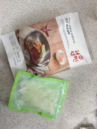 [해주냉면] 신천맛집 매운 비빔냉면 2인분 + 무절임 — 3점을 준 리뷰어가 2020년 5월 올린 사용 사진
