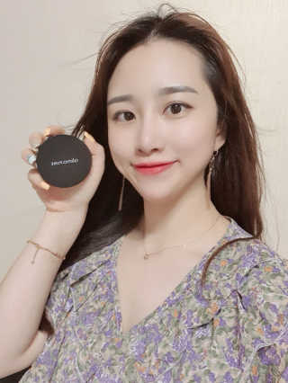 알리마 퓨어 알리마퓨어 새틴 매트 파운데이션 — 5점을 준 리뷰어가 2020년 8월 올린 사용 사진