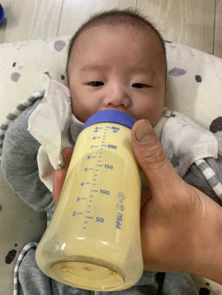 유비맘 PPSU 젖병 노꼭지_260ml_컬러 랜덤 발송 — 4.5점을 준 리뷰어가 2020년 12월 올린 사용 사진