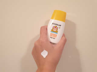 아토팜 야외놀이 선밀크 SPF50+ PA+++ — 5점을 준 리뷰어가 2020년 5월 올린 사용 사진
