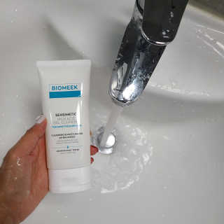 바이오믹 BIOMEEK SENSIMETIC MILD ACID CLEANSER — 5점을 준 리뷰어가 2020년 8월 올린 사용 사진