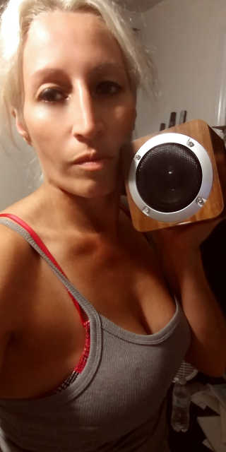 SEVIZ MINI10W 레트로 블루투스 스피커 — 5점을 준 리뷰어가 2020년 8월 올린 사용 사진