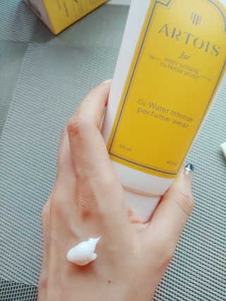아르투아 ARTOIS 꽃밭에 누운듯 은은한 꽃향기, 아르투아 자르 바디로션 — 5점을 준 리뷰어가 2020년 7월 올린 사용 사진