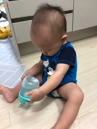 유비맘 트라이탄 코니빨대컵_컬러 랜덤 발송 — 4.5점을 준 리뷰어가 2020년 8월 올린 사용 사진