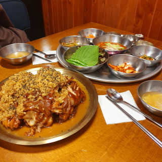 [동네맛집족발] 4개 족발 중 택1 — 5점을 준 리뷰어가 2020년 5월 올린 사용 사진