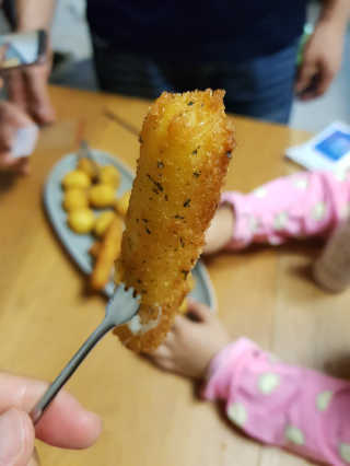 가치식탁 리얼치즈스틱, 리얼크림치즈볼 — 5점을 준 리뷰어가 2020년 9월 올린 사용 사진