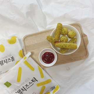 가치식탁 리얼치즈스틱, 리얼크림치즈볼 — 5점을 준 리뷰어가 2020년 4월 올린 사용 사진