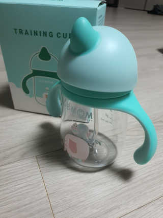 유비맘 트라이탄 코니빨대컵_컬러 랜덤 발송 — 5점을 준 리뷰어가 2020년 6월 올린 사용 사진