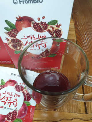 프롬바이오 오직 석류만 [그대로100 석류즙] 하루 1포로 건강하게 — 5점을 준 리뷰어가 2020년 4월 올린 사용 사진