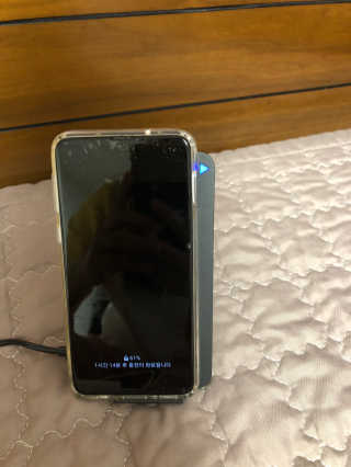 세비즈 책상용  스마트폰 거치대형 무선충전 FC19 — 4점을 준 리뷰어가 2020년 5월 올린 사용 사진