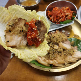 [동네맛집족발] 4개 족발 중 택1 — 4.5점을 준 리뷰어가 2020년 4월 올린 사용 사진
