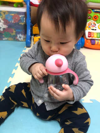 유비맘 트라이탄 코니빨대컵_컬러 랜덤 발송 — 5점을 준 리뷰어가 2020년 9월 올린 사용 사진