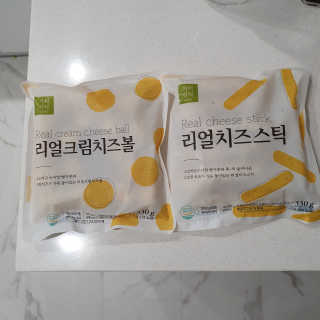 가치식탁 리얼치즈스틱, 리얼크림치즈볼 — 5점을 준 리뷰어가 2020년 8월 올린 사용 사진