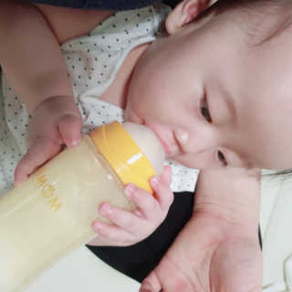 유비맘 PPSU 젖병 노꼭지_260ml_컬러 랜덤 발송 — 5점을 준 리뷰어가 2020년 8월 올린 사용 사진