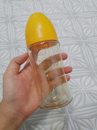 유비맘 PPSU 젖병 노꼭지_260ml_컬러 랜덤 발송 — 4점을 준 리뷰어가 2020년 8월 올린 사용 사진