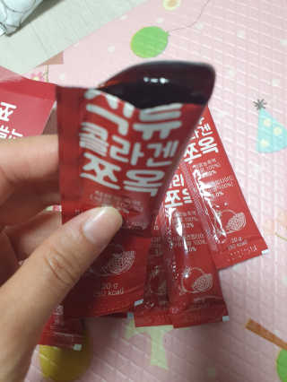 조은약초 석류콜라겐 석류즙 석류쪼옥 젤리 스틱 15포 x 20g — 5점을 준 리뷰어가 2020년 8월 올린 사용 사진