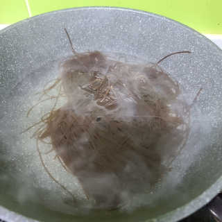 [해주냉면] 신천맛집 매운 비빔냉면 2인분 + 무절임 — 5점을 준 리뷰어가 2020년 5월 올린 사용 사진
