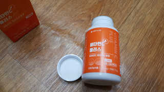 서울약사신협_비타민C플러스_1,200mg x 60정 — 5점을 준 리뷰어가 2020년 11월 올린 사용 사진