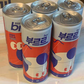[칼로리 걱정 NO 제로칼로리 탄산음료]  부담없이 즐기는 부르르Brrr~~ 제로 콜라 — 4점을 준 리뷰어가 2020년 12월 올린 사용 사진