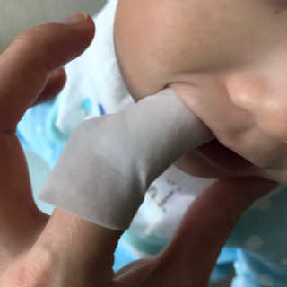 100도 이상에서 삶아 멸균 안심 아이수 구강 티슈 — 5점을 준 리뷰어가 2020년 11월 올린 사용 사진