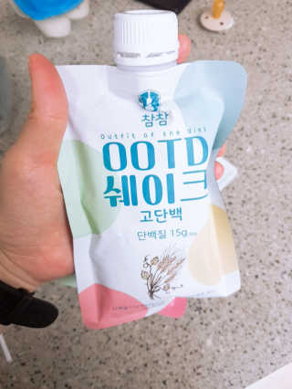 [꾸콤] 참참 OOTD쉐이크 고단백 일주일세트 50g x 5 — 5점을 준 리뷰어가 2020년 10월 올린 사용 사진