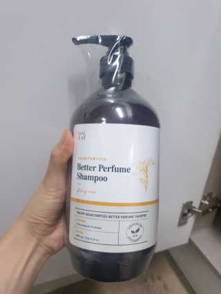 달리프 베러 퍼퓸 샴푸 1000ml 레이니데이 or 일랑로즈 — 5점을 준 리뷰어가 2020년 11월 올린 사용 사진